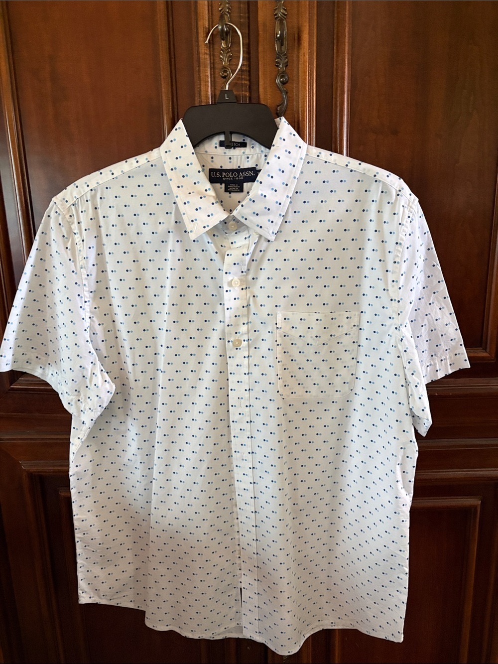U.S. Polo Assn. Men’s White Button-Down Shirt with Blue Dot Print Size XL